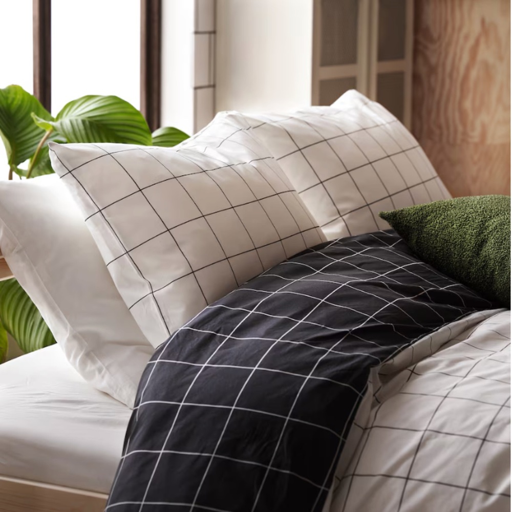 Ikea VITKLÖVER Queen/Full Duvet set